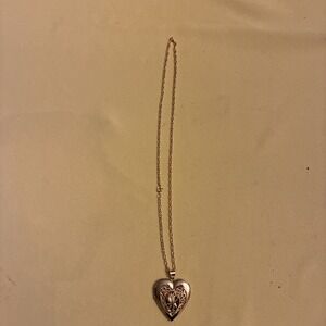 Lovely vintage goldtone heart locket pendant necklace